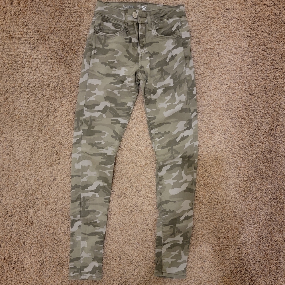 Junior's size 1 SO camo skinny jeans